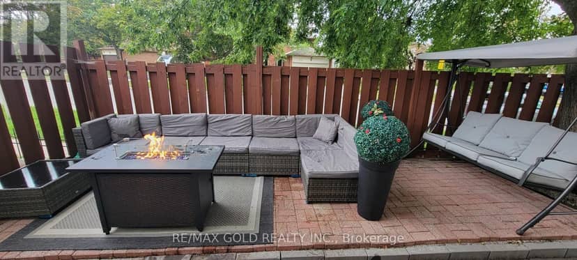 2 Kinzie Lane — photo 25 of 27