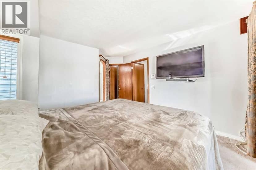 207 Eldorado Close NE — photo 17 of 40