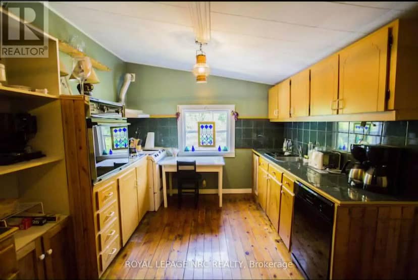 156 Mary Street — photo 12 of 17