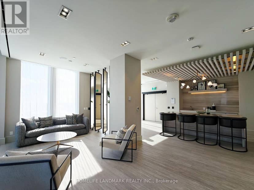 535 - 2020 Bathurst Street — photo 13 of 17