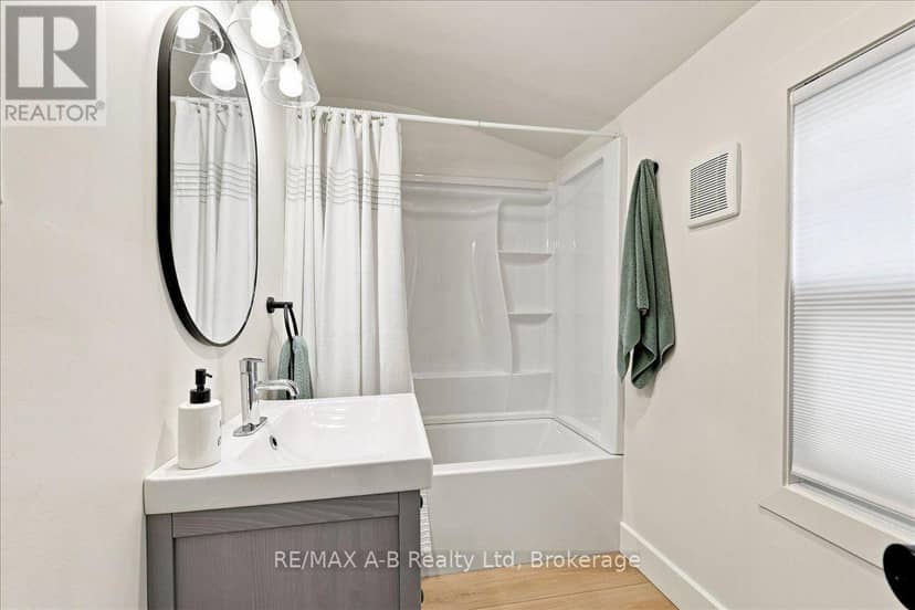 143 Britannia Street — photo 23 of 39