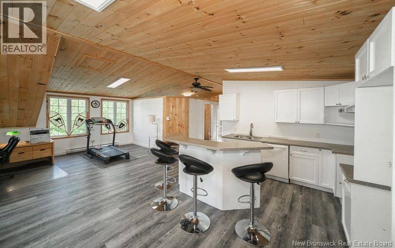 51 Hillcrest Drive — photo 15 of 20