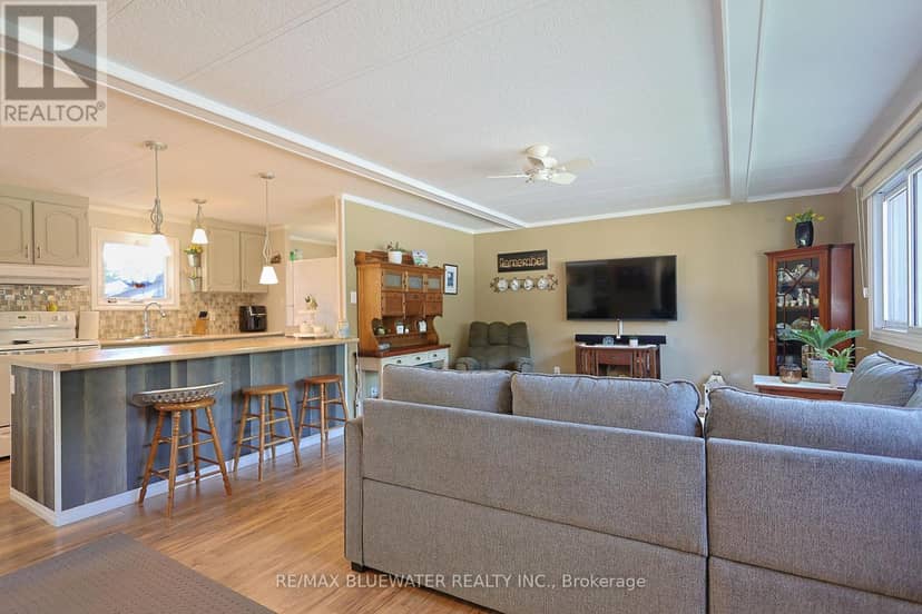 95 Shannon Boulevard — photo 13 of 40