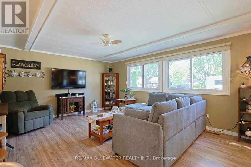 95 Shannon Boulevard — photo 14 of 40