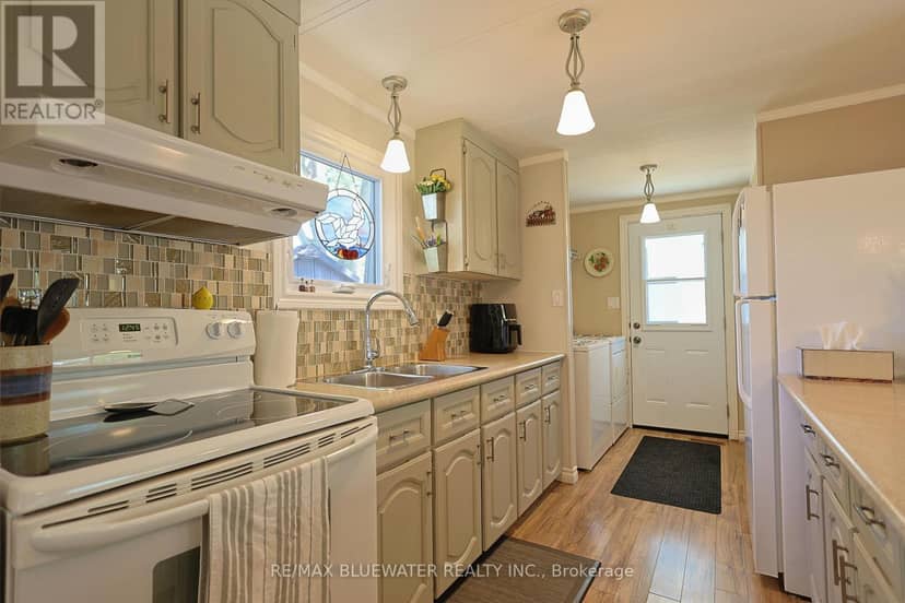 95 Shannon Boulevard — photo 21 of 40