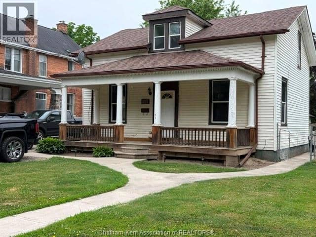 303 Wellington STREET West — photo 1 of 12