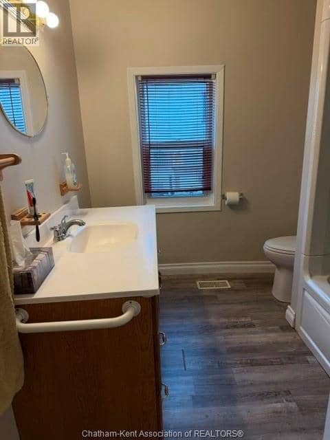 303 Wellington STREET West — photo 3 of 12