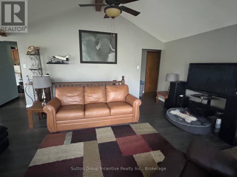 3985 Joyland Drive — photo 11 of 31