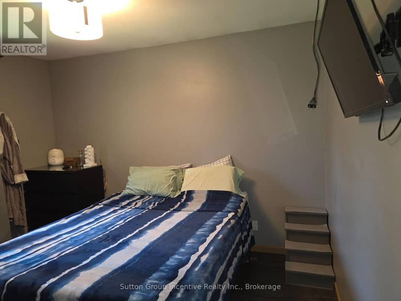3985 Joyland Drive — photo 13 of 31