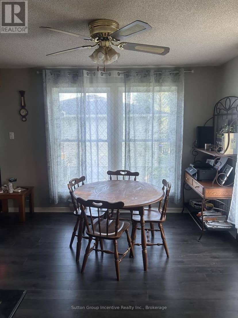 3985 Joyland Drive — photo 8 of 31