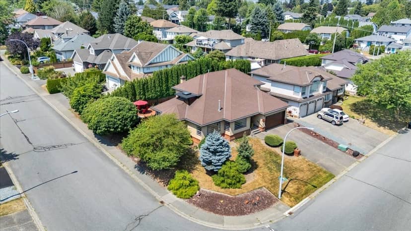 5955 189A STREET, Surrey, photo 2