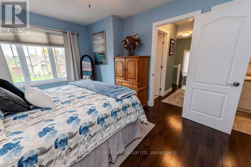 1103 Crossfield Avenue — photo 18 of 40