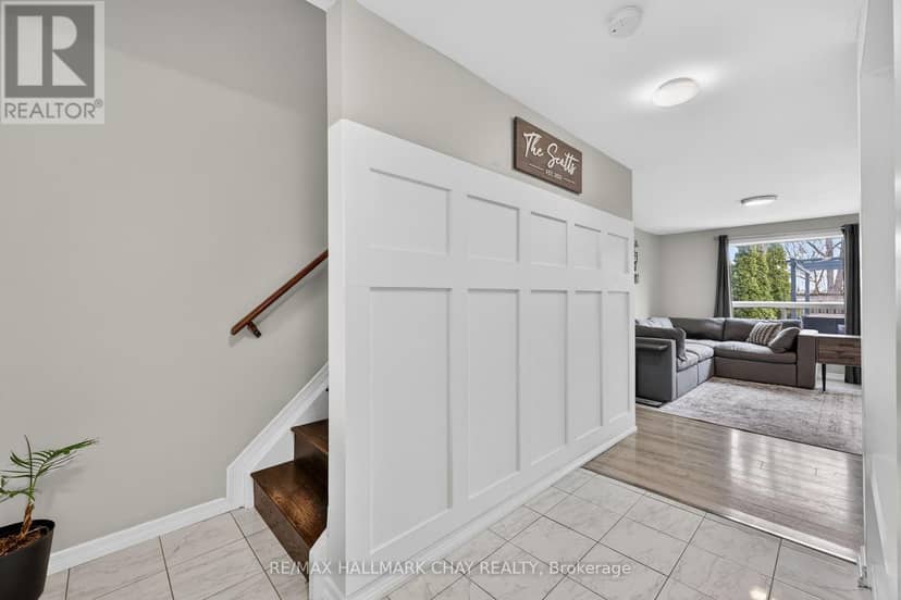 2057 Osbond Road — photo 4 of 33