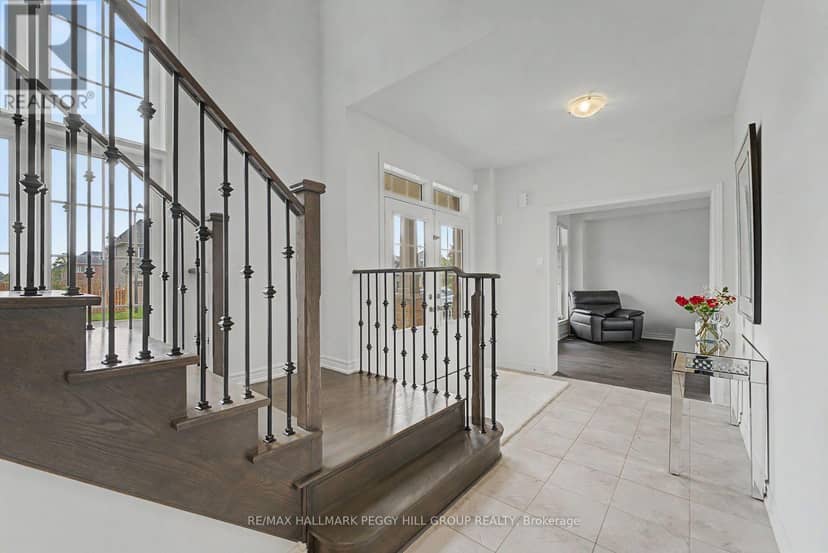 113 Rugman Crescent — photo 3 of 28