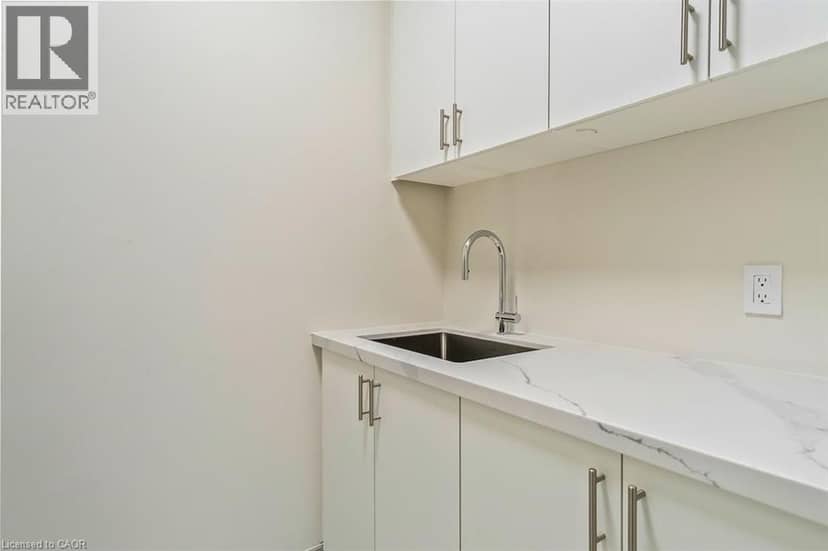 123 MAURICE Drive Unit# 201 — photo 10 of 32