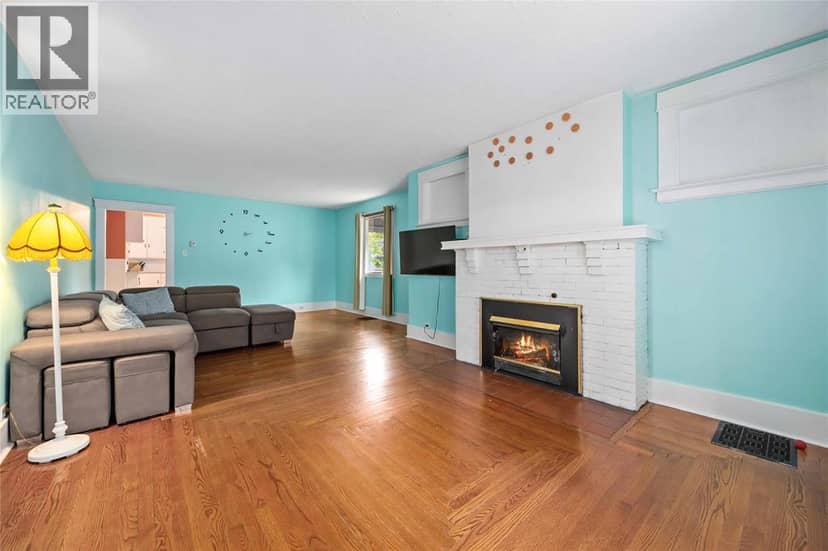 192 PENROSE STREET North — photo 2 of 12