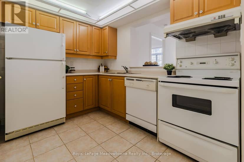 1016 - 5418 Yonge Street — photo 12 of 30