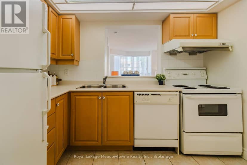 1016 - 5418 Yonge Street — photo 14 of 30