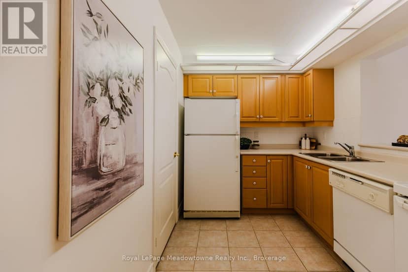 1016 - 5418 Yonge Street — photo 16 of 30