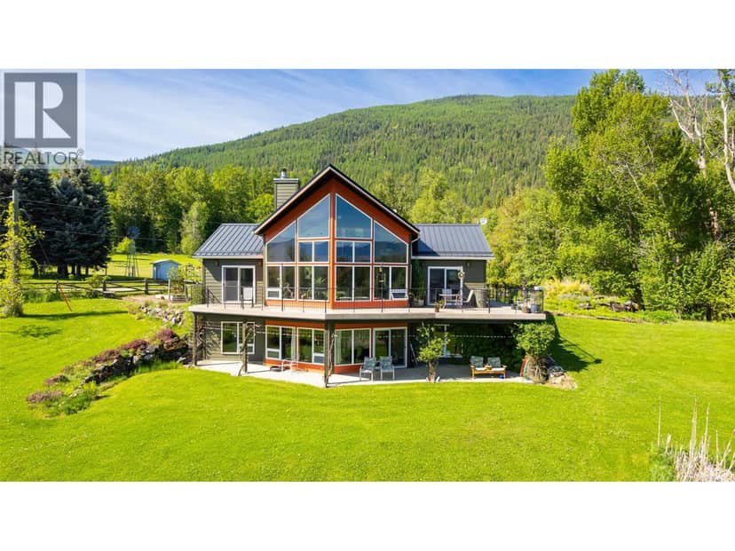 1067 Simmons Road, Creston