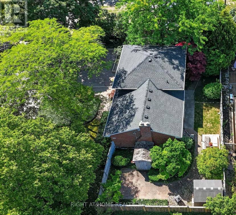366 Burlington Crescent — photo 29 of 40