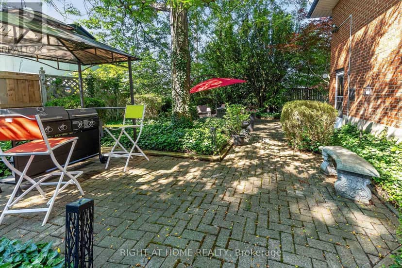 366 Burlington Crescent — photo 35 of 40