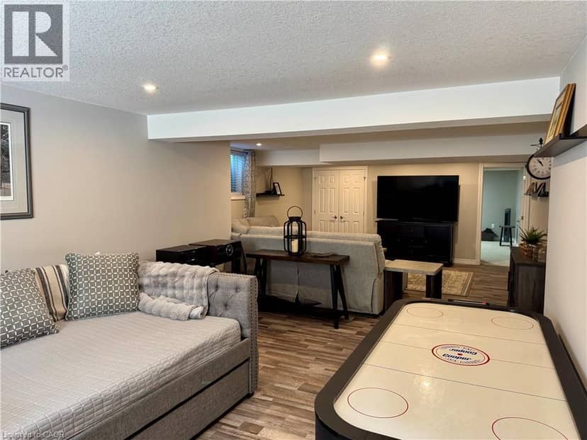 42 GRAYDON Drive — photo 24 of 40