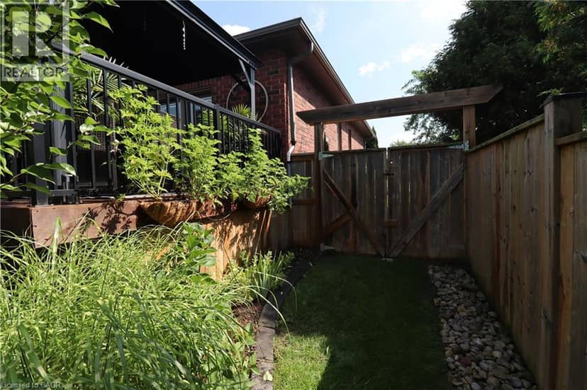 42 GRAYDON Drive — photo 37 of 40