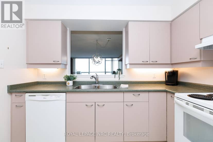 606 - 5100 Dorchester Road — photo 11 of 37