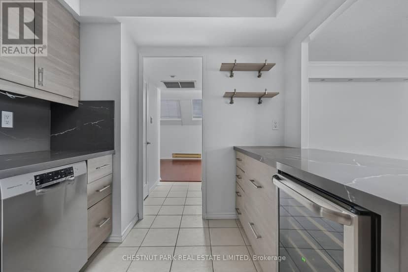 604 - 19 Dundonald Street — photo 10 of 33