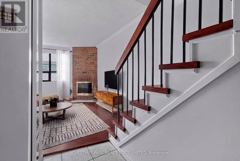 604 - 19 Dundonald Street — photo 2 of 33