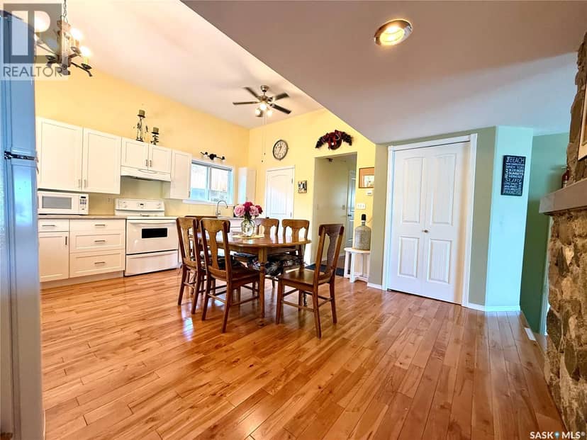 144 Lakeview DRIVE — photo 4 of 40
