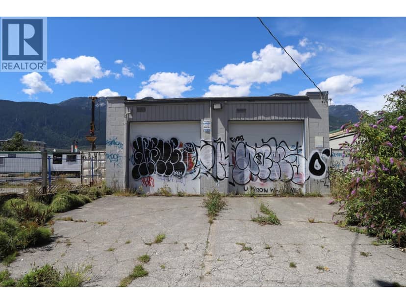 38120 CLEVELAND AVENUE, Squamish, photo 2