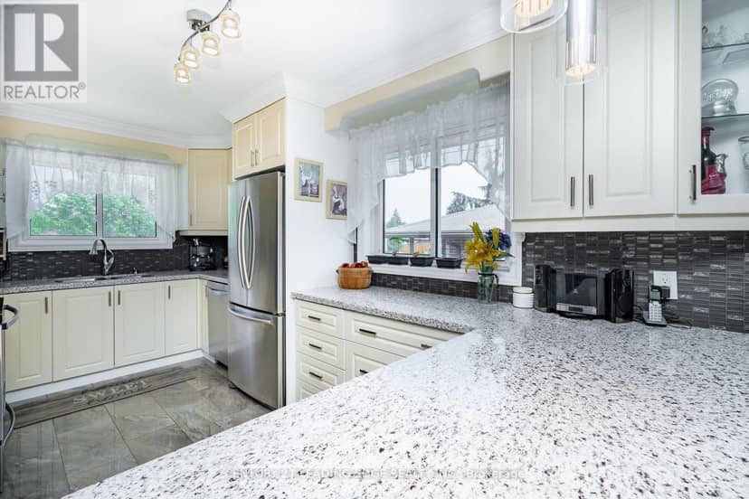 258 Nipigon Street — photo 6 of 36