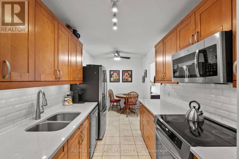 2206 - 75 Queen Street N — photo 4 of 27