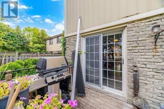26 Fanshawe Drive — photo 18 of 19