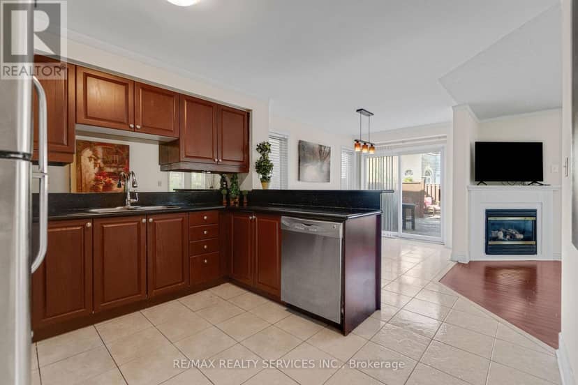 7419 Black Walnut Trail — photo 9 of 40