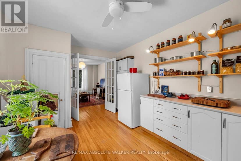 120 Strathcona Avenue — photo 12 of 40