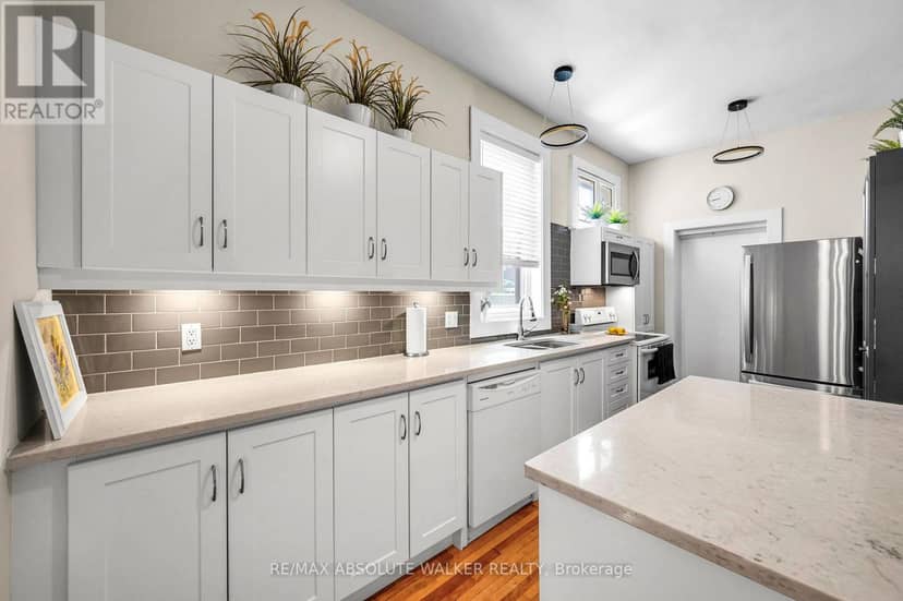 120 Strathcona Avenue — photo 39 of 40