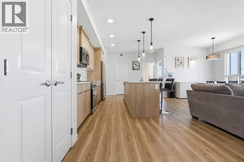 3304, 33 Carringham Gate NW — photo 9 of 27