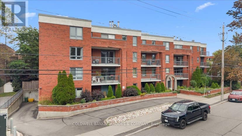 205 - 939 North River Road, Ottawa