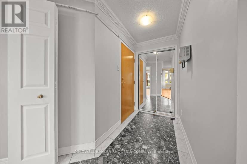 205 - 939 North River Road, Ottawa, photo 2