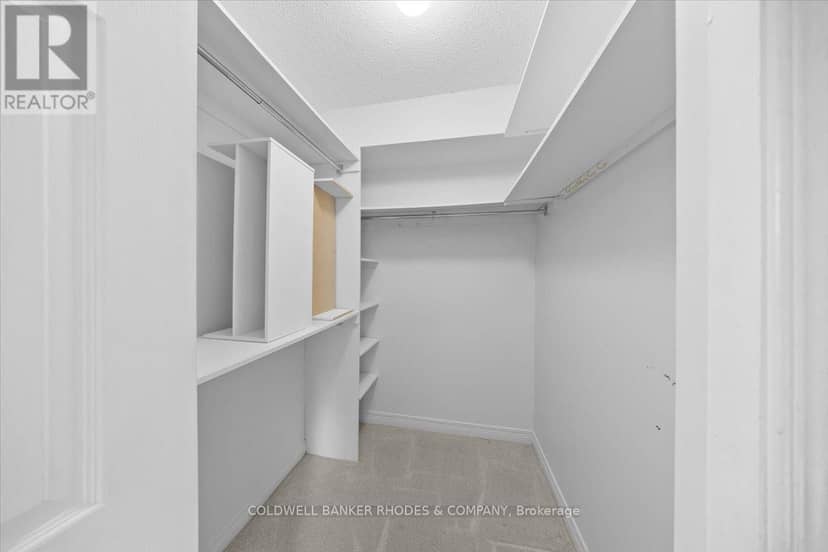 205 - 939 North River Road — photo 30 of 34