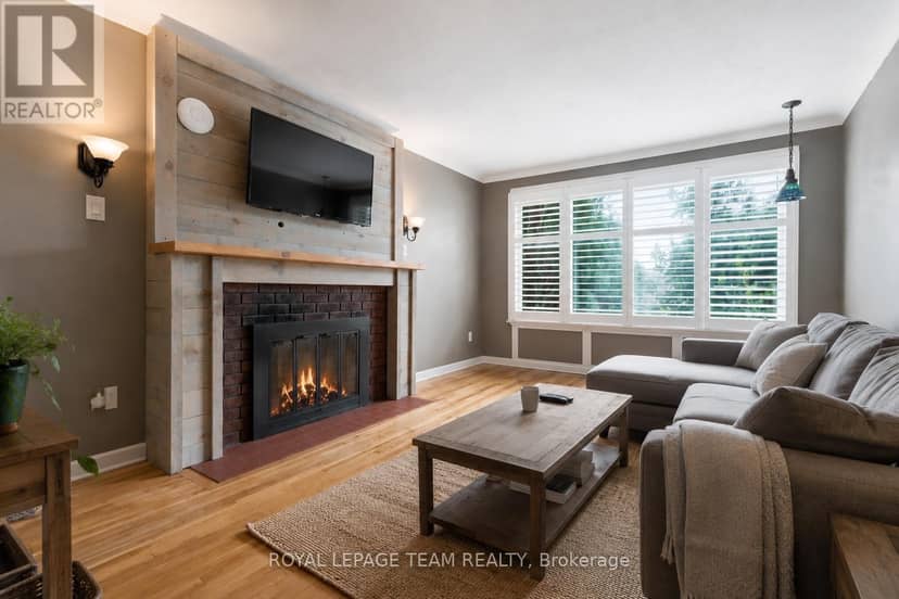 2141 Belair Drive — photo 18 of 40
