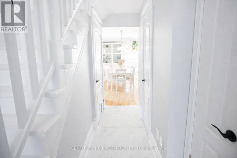 9 Laidlaw Drive N — photo 4 of 34