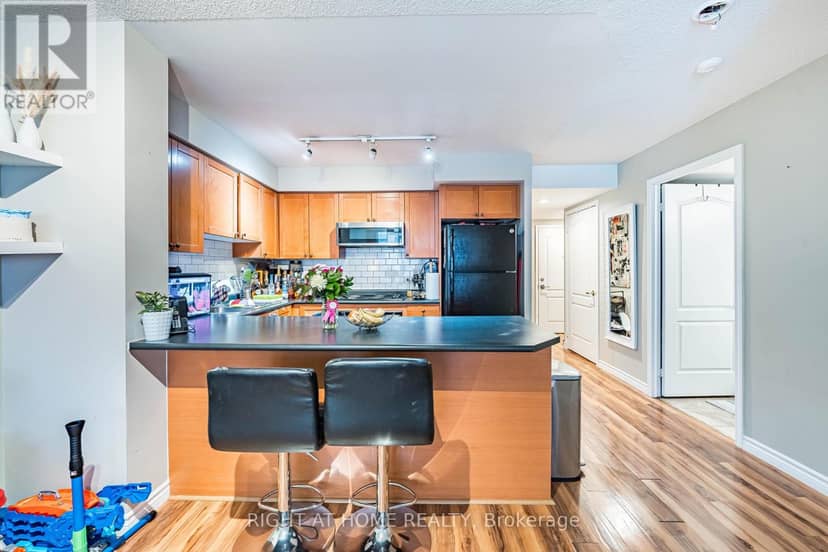 602 - 18 Stafford Street — photo 15 of 40
