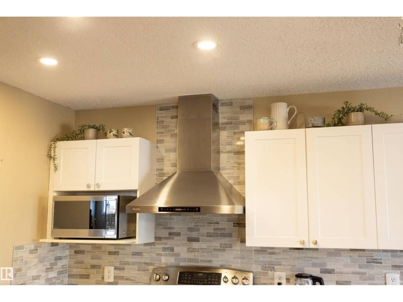 3575 McLean Cr SW — photo 19 of 40