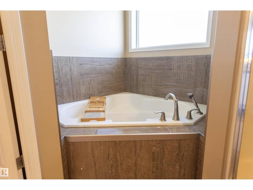 3575 McLean Cr SW — photo 32 of 40