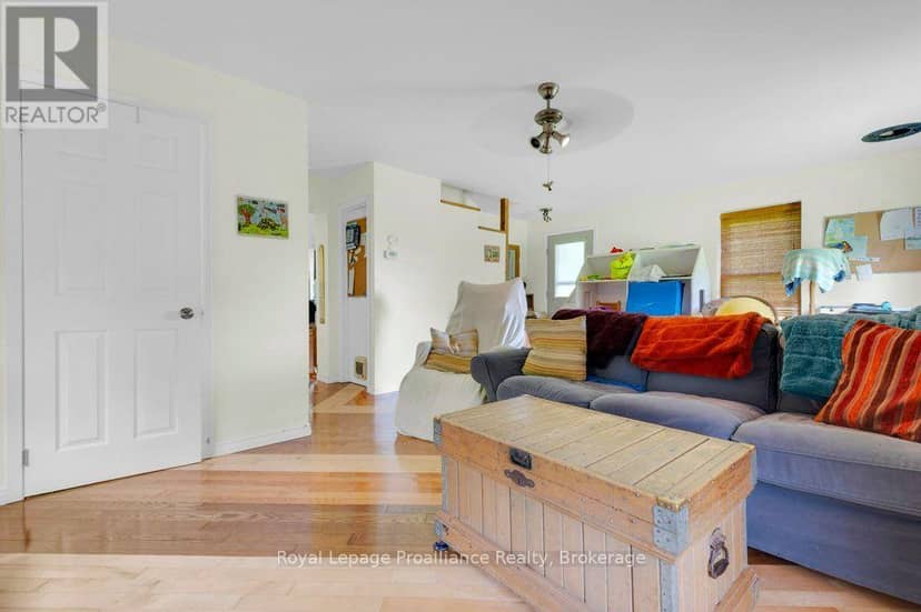 2014 Foxboro-Stirling Road — photo 22 of 40