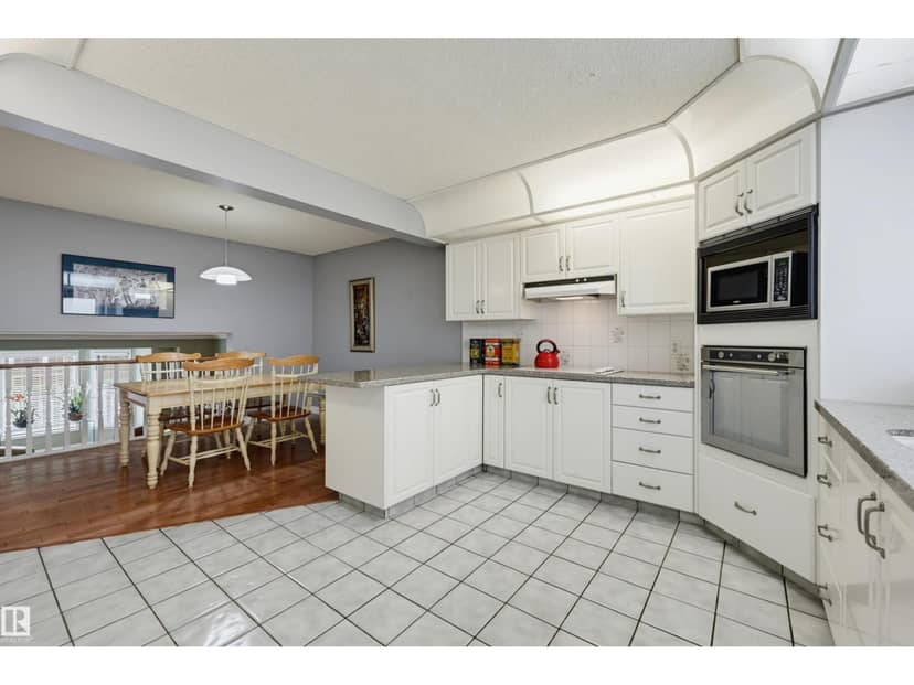 11107 98 AV NW — photo 12 of 40